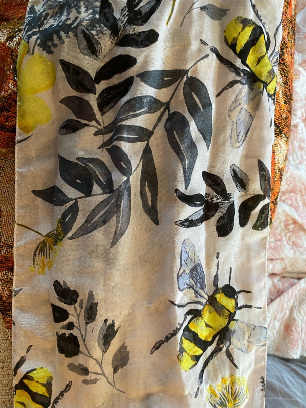 Lightweight Bee infinity scarf